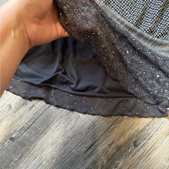 Excellent condition. Unique patterns throughout - Picture 2 of 3